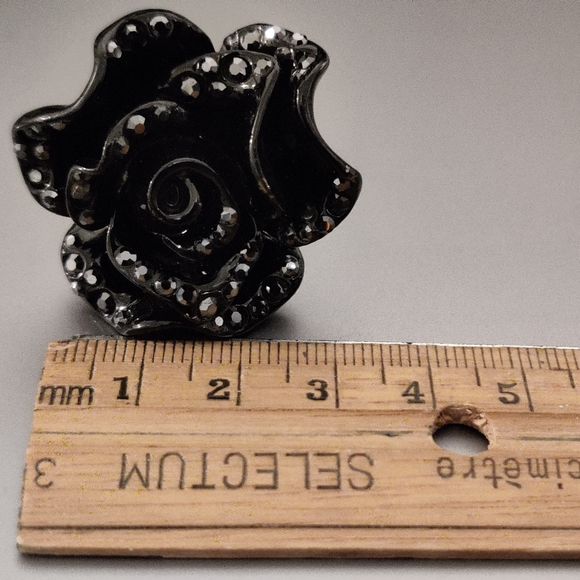 Black Camelia Rose Flower Cocktail Ring - Picture 7 of 15